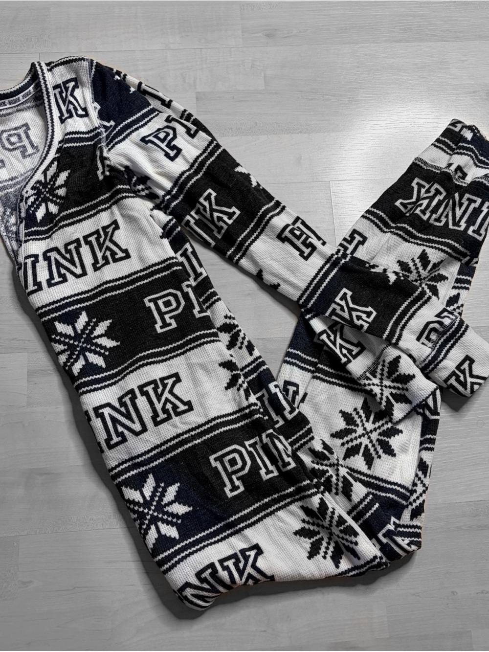 🩶 vs pink winter onesie 🩶